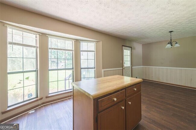 Building Photo - 310 Summerwood Dr