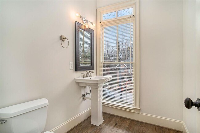 Building Photo - 208 Clarion Ave