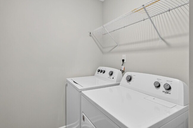 Building Photo - Experience Spacious Comfort: 3-Bedroom Home with 2.5 Baths.