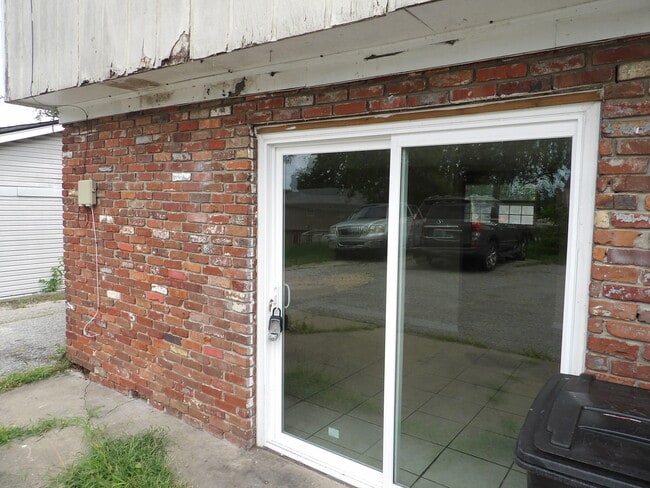 Building Photo - 468 Schenkel Ln