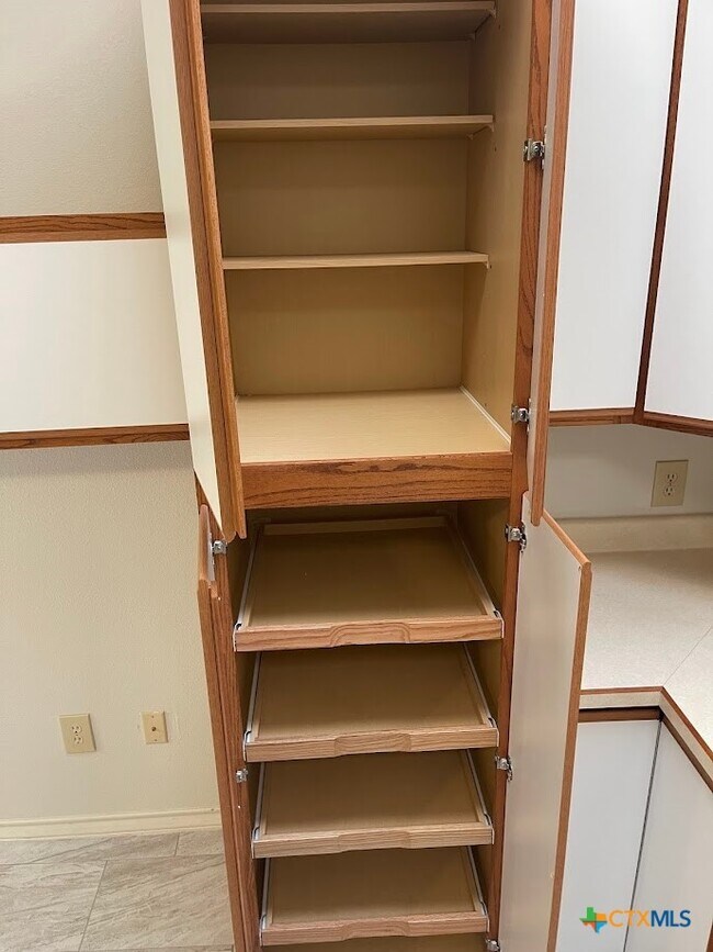 Building Photo - 1375 Canyon Trce