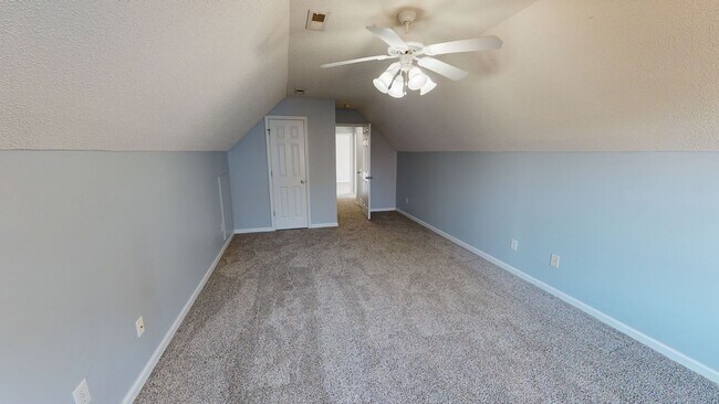 Building Photo - Spacious home near Fort Bragg, Schools, & Shopping!