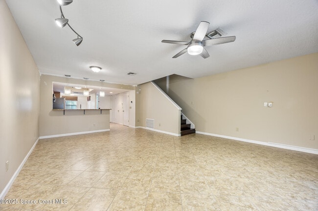 Building Photo - 194 Queens Ct