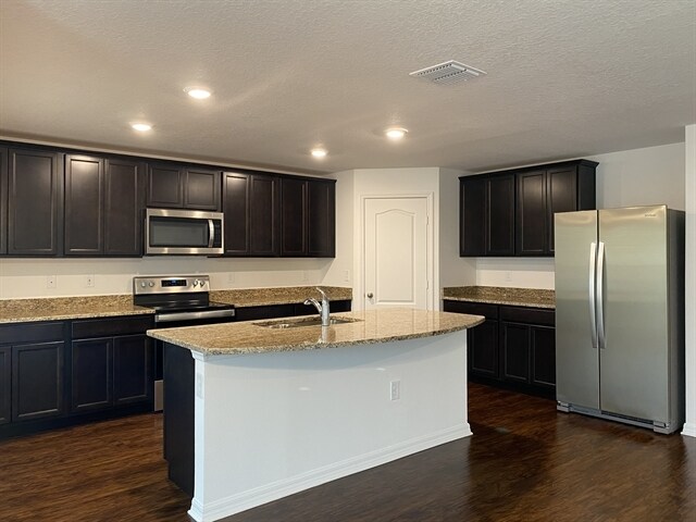 Building Photo - 1116 Brenton Leaf Dr