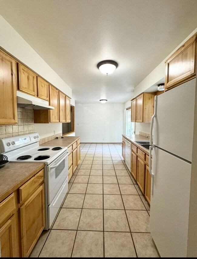 Building Photo - 3 Bed/1 Bath Home Near CSU!