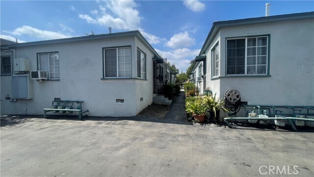 Building Photo - 364 S Sierra Madre Blvd