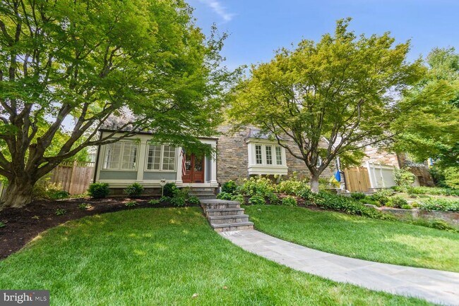 Building Photo - 3712 Fordham Rd NW