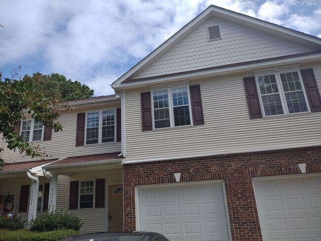 Building Photo - Lovely 2 Bedroom House | Great Location!