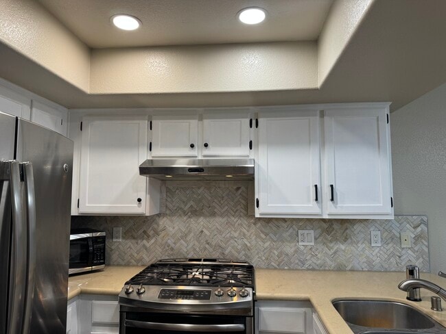 Building Photo - 5240 Fighting Fish Way