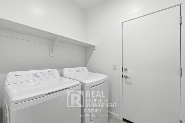 Building Photo - 17333 W Smoketree Dr