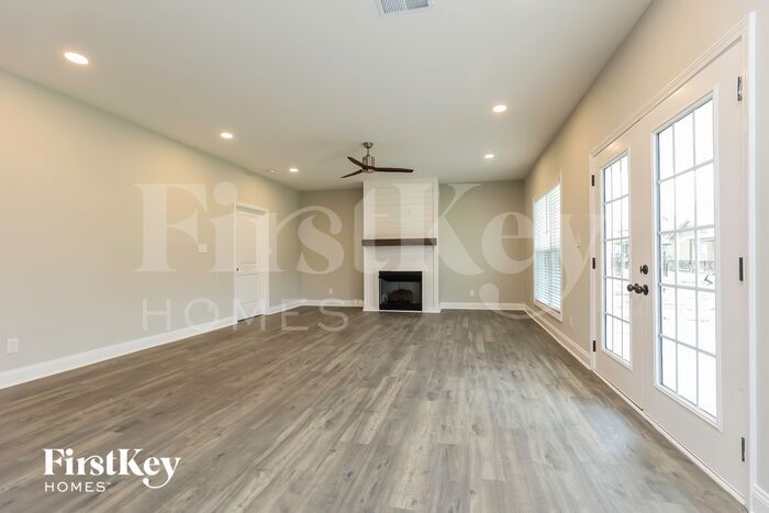 Building Photo - 524 Dexter Dr