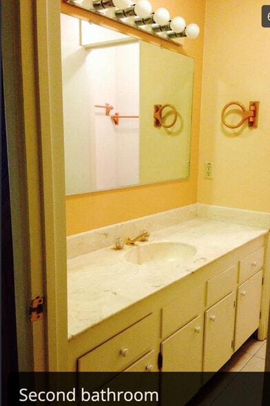 Building Photo - 4021 Fairway Ave