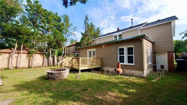 Building Photo - 2217 NW 25th St