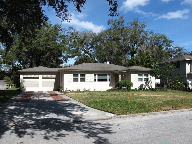 Primary Photo - Charming home 1 minute to downtown, Colleg...
