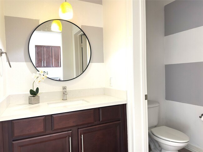 Building Photo - 3446 Clearview Villa Way