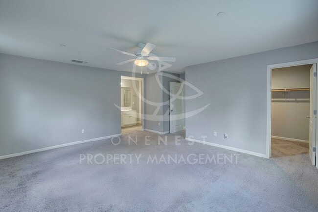 Building Photo - Beautifully maintained and modern 4-bedroom, 2-bathroom