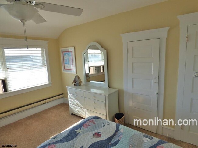 Building Photo - 875 Stenton Pl