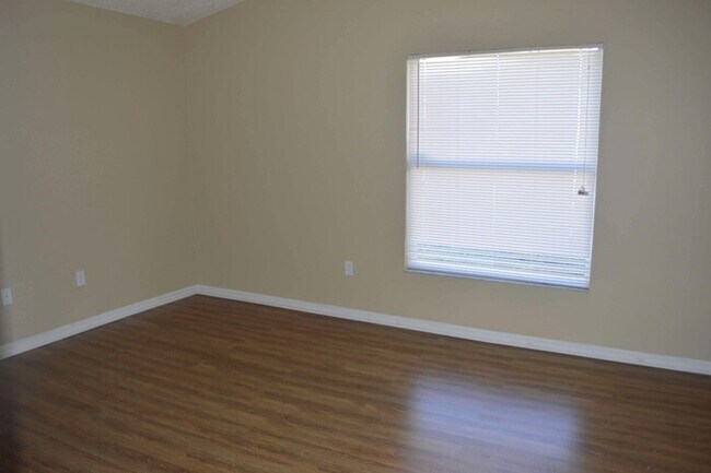 Building Photo - 1828 Lacy Ln