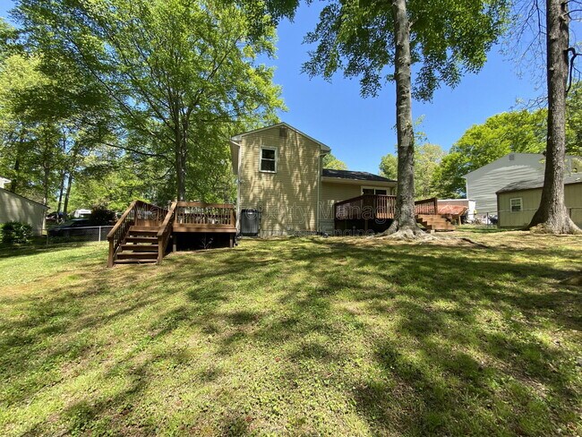 Building Photo - 6022 Battlefield Green Dr