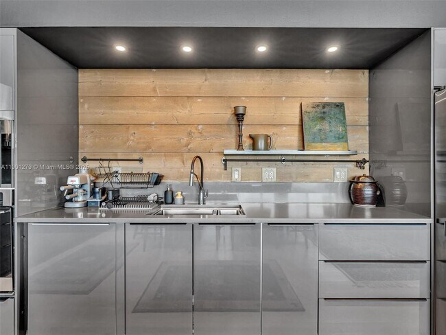 Building Photo - 7934 West Dr