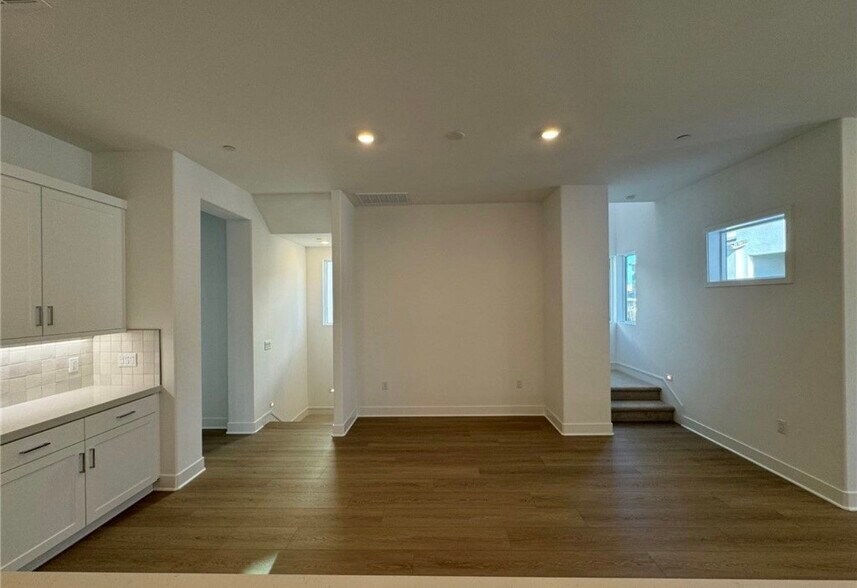 Building Photo - 114 Seep