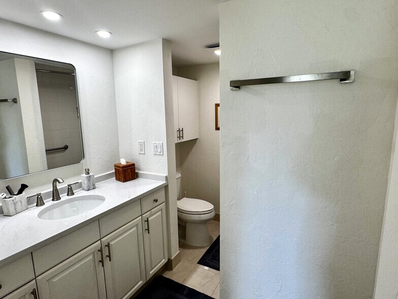 Building Photo - 951 De Soto Rd