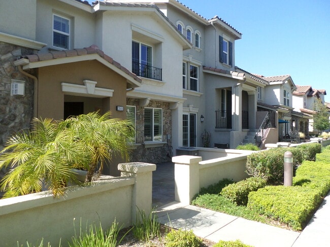 Building Photo - Gorgeous Harveston Townhome - Just across ...