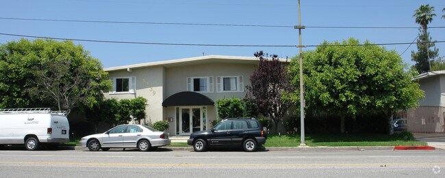 Building Photo - 5239-5305 Lindley Ave