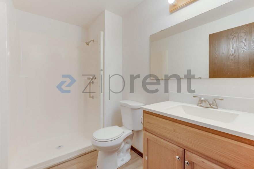 Building Photo - Unit A