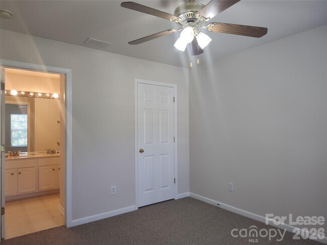 Building Photo - 10804 Fountaingrove Dr