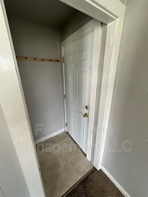 Building Photo - 107 Main St