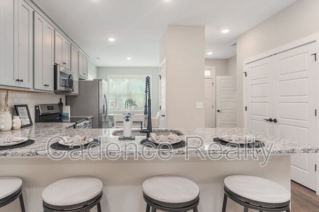 Building Photo - 1731 Perimeter Lp