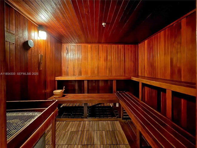 Building Photo - 848 Brickell Key Dr