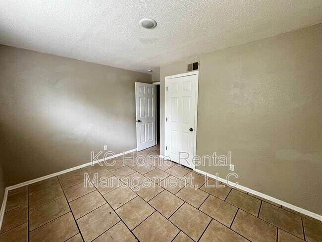 Building Photo - 3723 Webster Ave