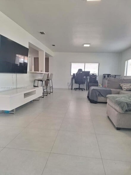 Building Photo - 13437 SW 44th Ln