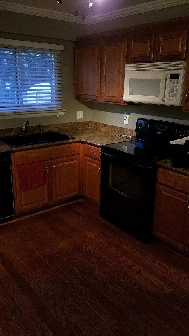 Building Photo - 1628 Sheffield Dr