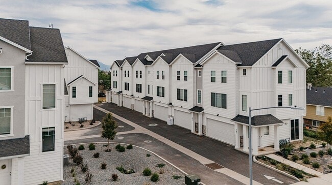 Building Photo - 688 E 500 S