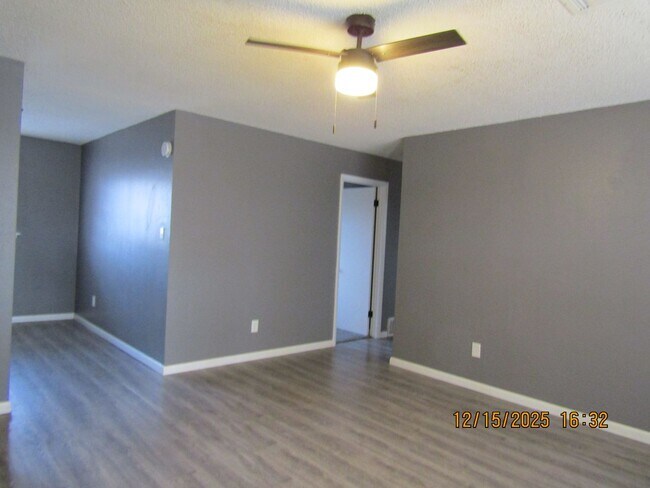 Building Photo - Nice home in the Woodland Hills Area!