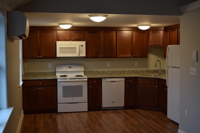 Building Photo - 58 Center St