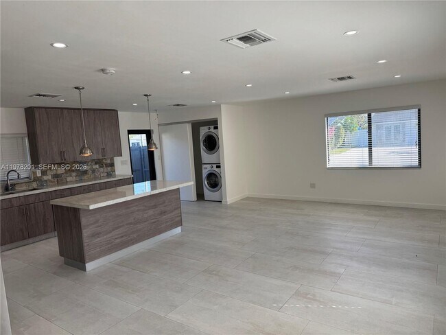 Building Photo - 2832 SW 124th Ct