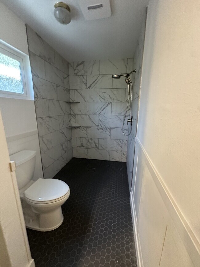 Building Photo - $5,250 - 4 Bed / 3 Bath Remodeled House in El Cajon