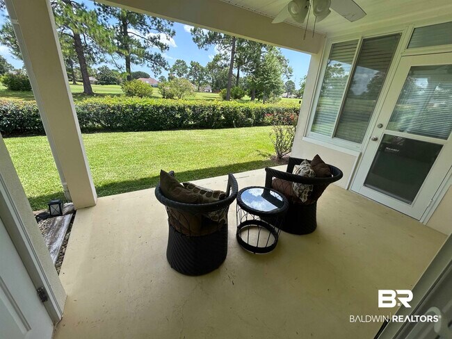 Building Photo - 9474 Villas Dr