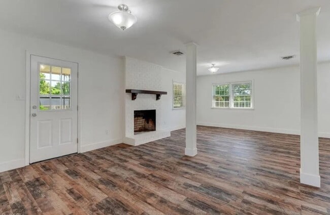 Primary Photo - The Best of Both Worlds: Secluded Feel wit...