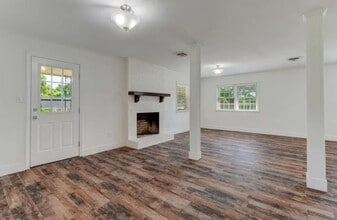 Building Photo - The Best of Both Worlds: Secluded Feel wit...