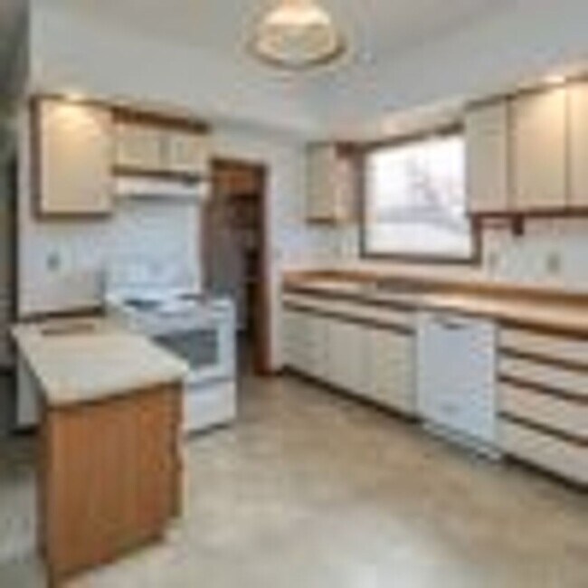 Building Photo - 2420/2422 E Street