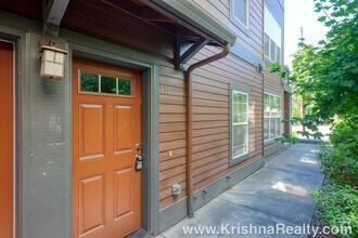 Building Photo - Spectacular 3BD* 2.5 BA* Condo*by Nike Wor...