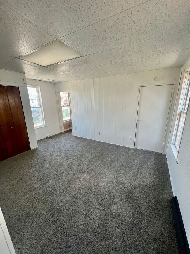 Building Photo - 502 3rd St