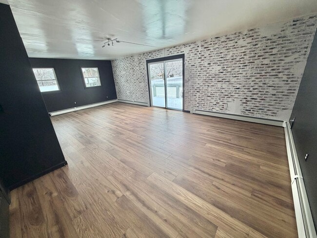 Building Photo - Gorgeous Newly Renovated 4 BR, 2 BA on .71 acres