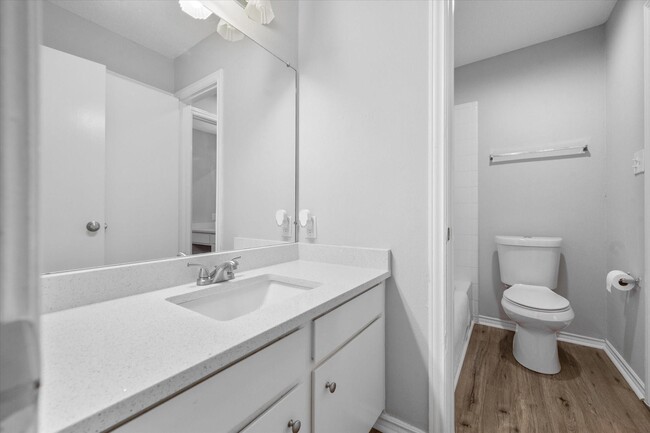 Upstairs Bathroom with Two Vanities - 1095 Roaring Springs Rd