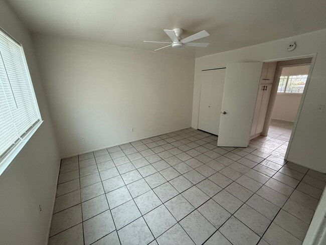 Building Photo - Three Bedroom Two Bathroom Home in Hemet!